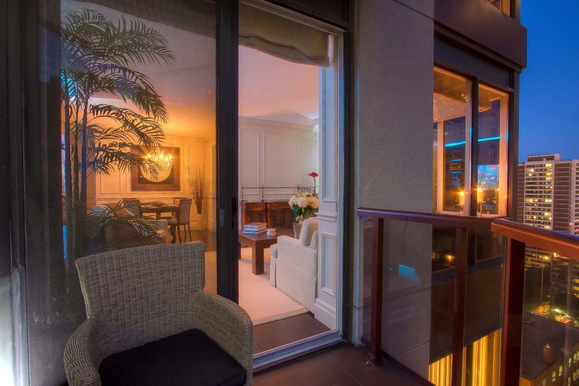 Sky Suites Yorkville Toronto Eksteriør bilde